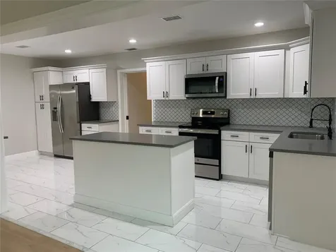 1524 18TH Avenue N St Petersburg FL 33704