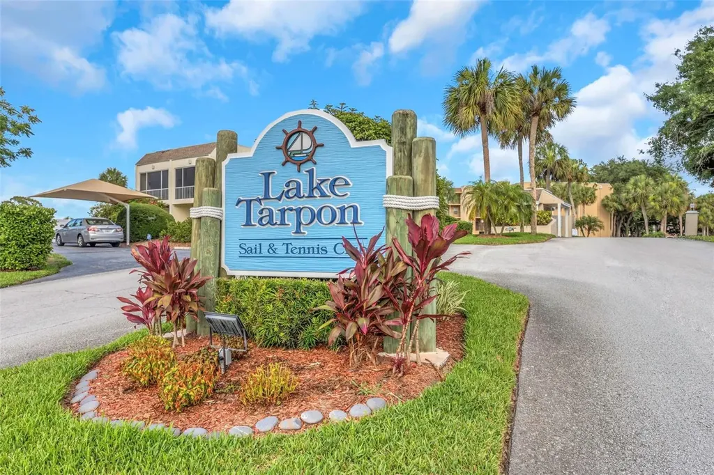 94 S Highland Avenue Tarpon Springs FL 34689