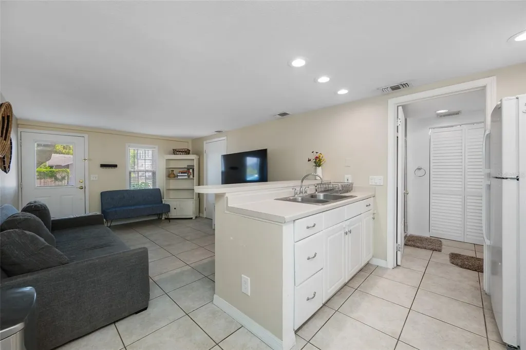 2415 11th Street N St Petersburg FL 33704