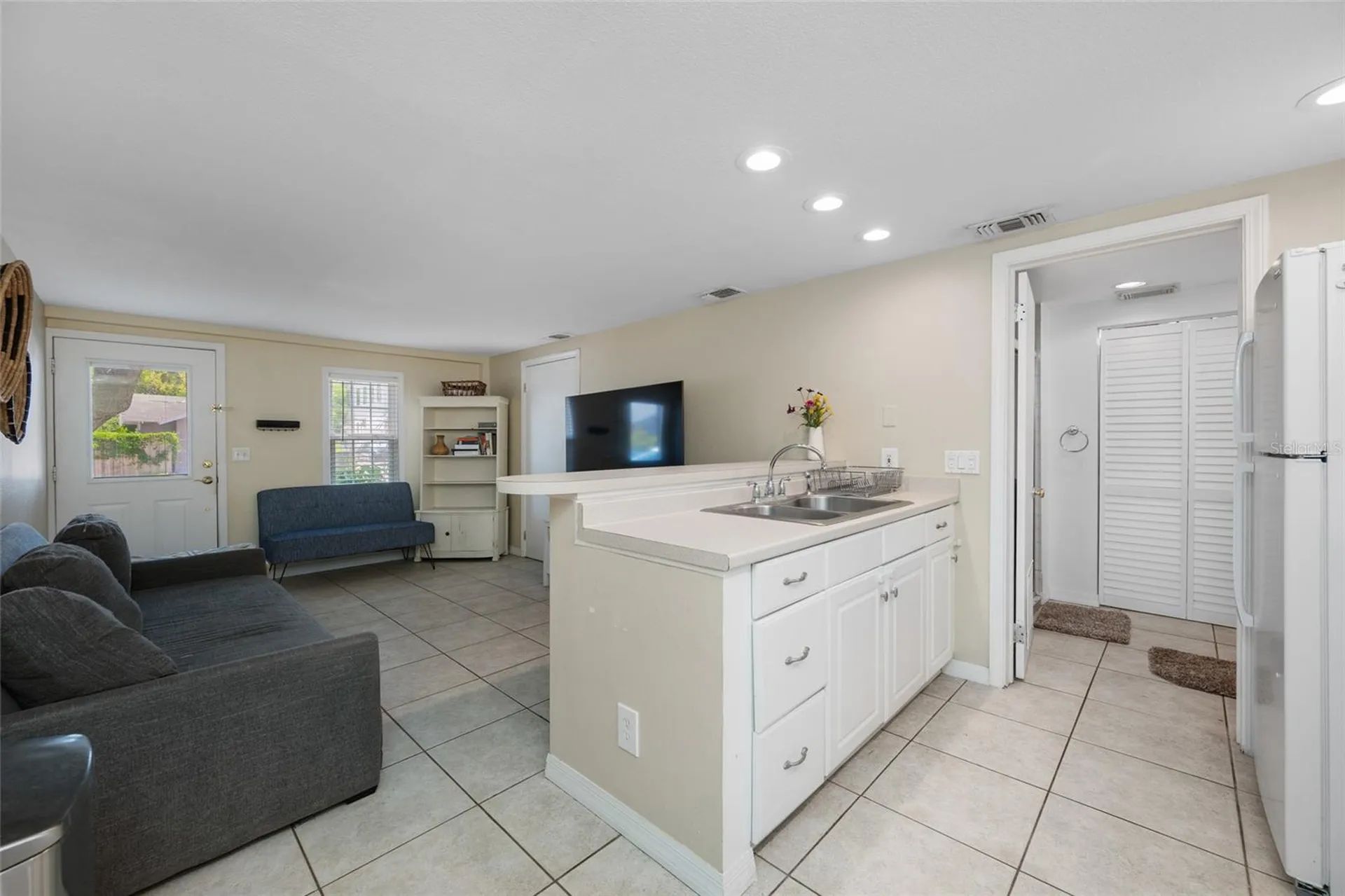 2415 11th Street N St Petersburg FL 33704