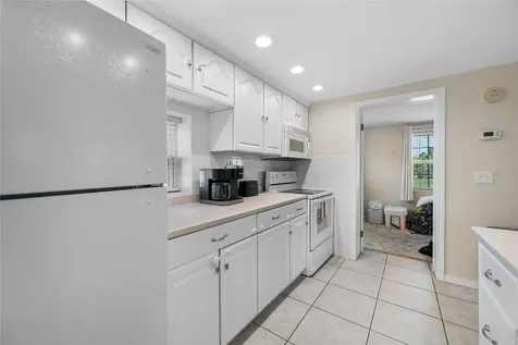 2415 11th Street N St Petersburg FL 33704