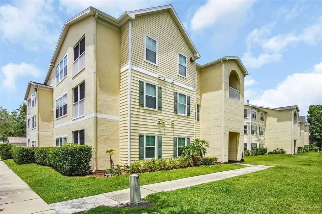 18245 Bridle Club Drive Tampa FL 33647