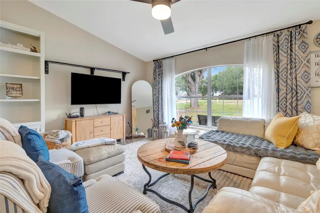12500 Draw Drive Grand Island FL 32735