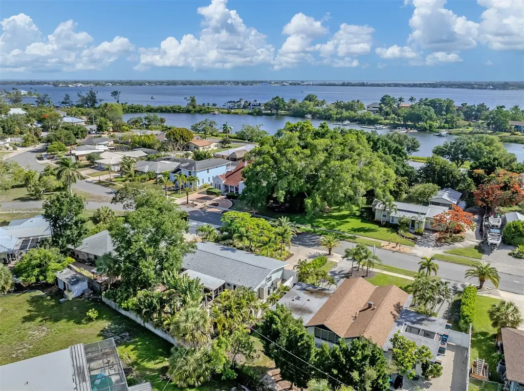 632 Park Drive Bradenton FL 34209