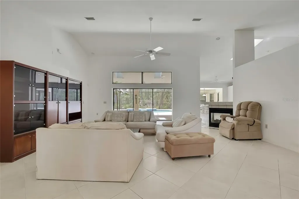 862 W National Street Hernando FL 34442