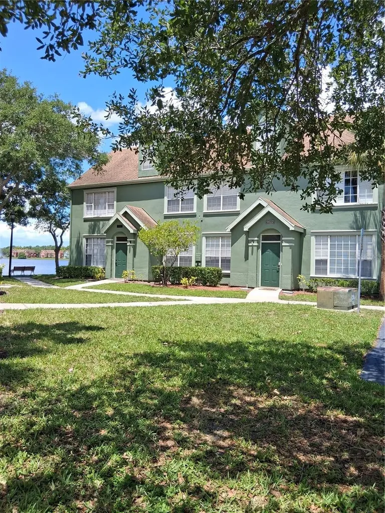 9020 Lake Chase Island Way Tampa FL 33626