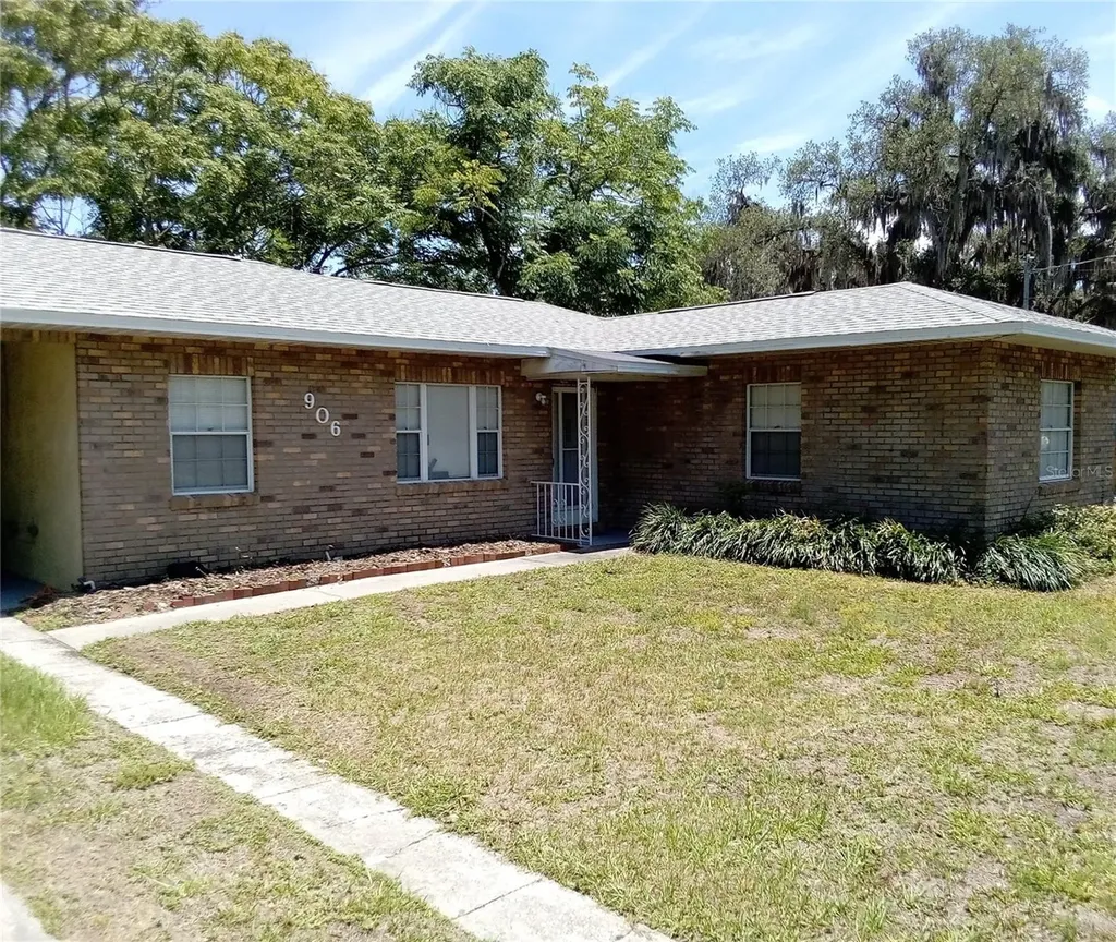 906 Oak Drive Leesburg FL 34748