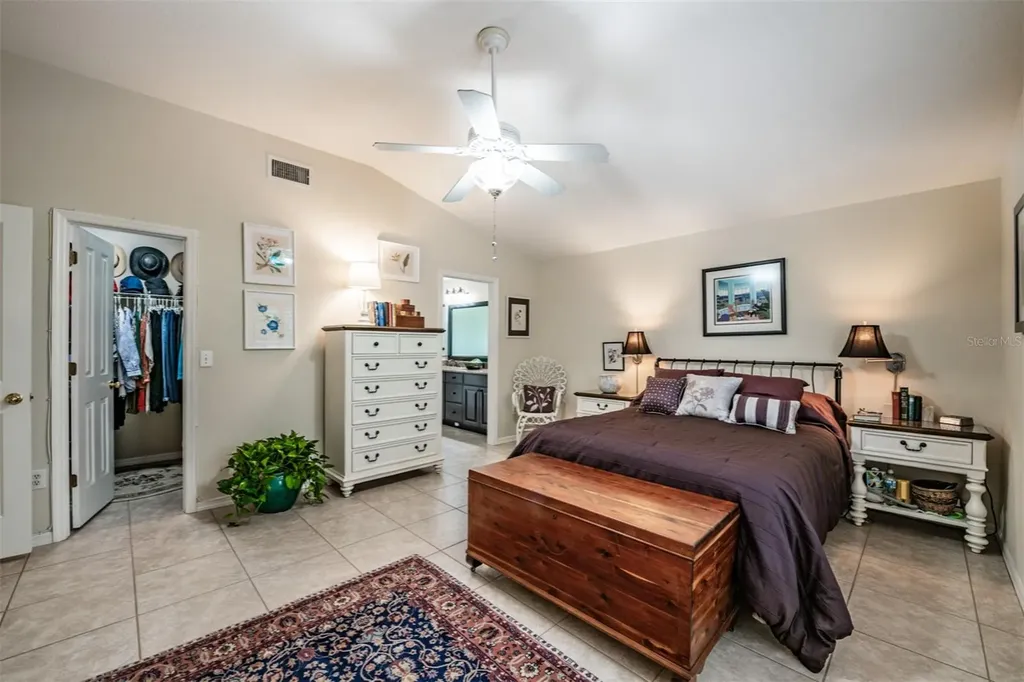 9459 Hunters Pond Drive Tampa FL 33647