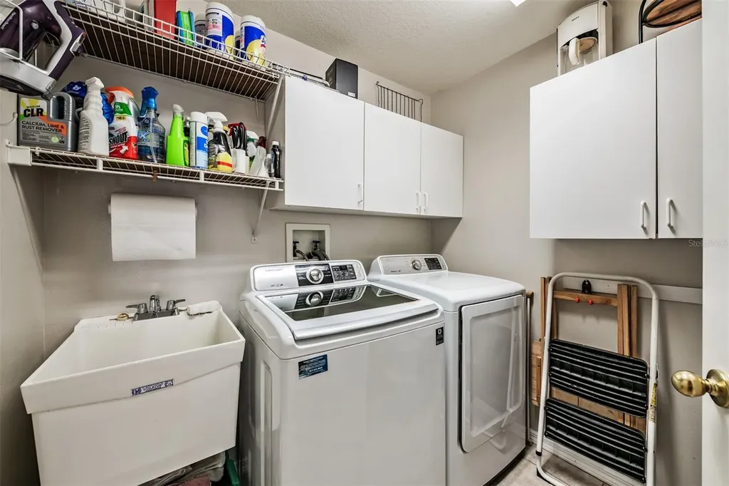 9459 Hunters Pond Drive Tampa FL 33647
