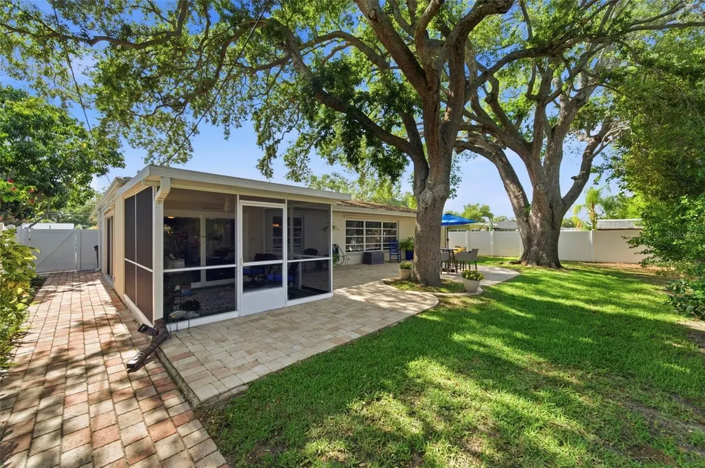 1727 Cypress Avenue Belleair FL 33756