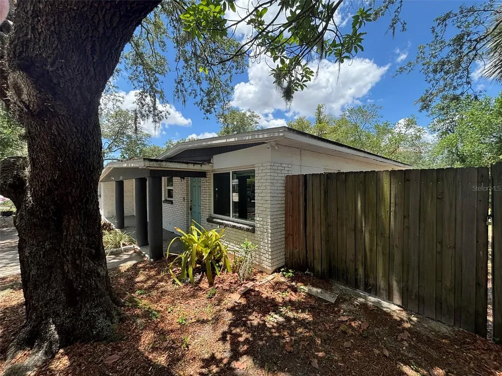 2908 E Howell Street Tampa FL 33610