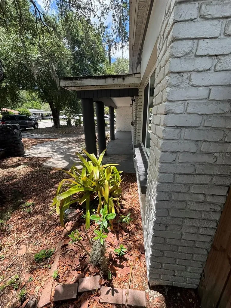 2908 E Howell Street Tampa FL 33610