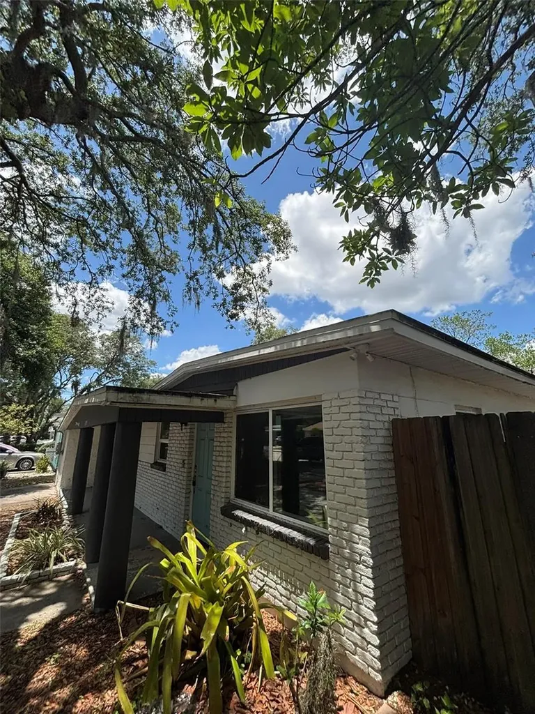 2908 E Howell Street Tampa FL 33610