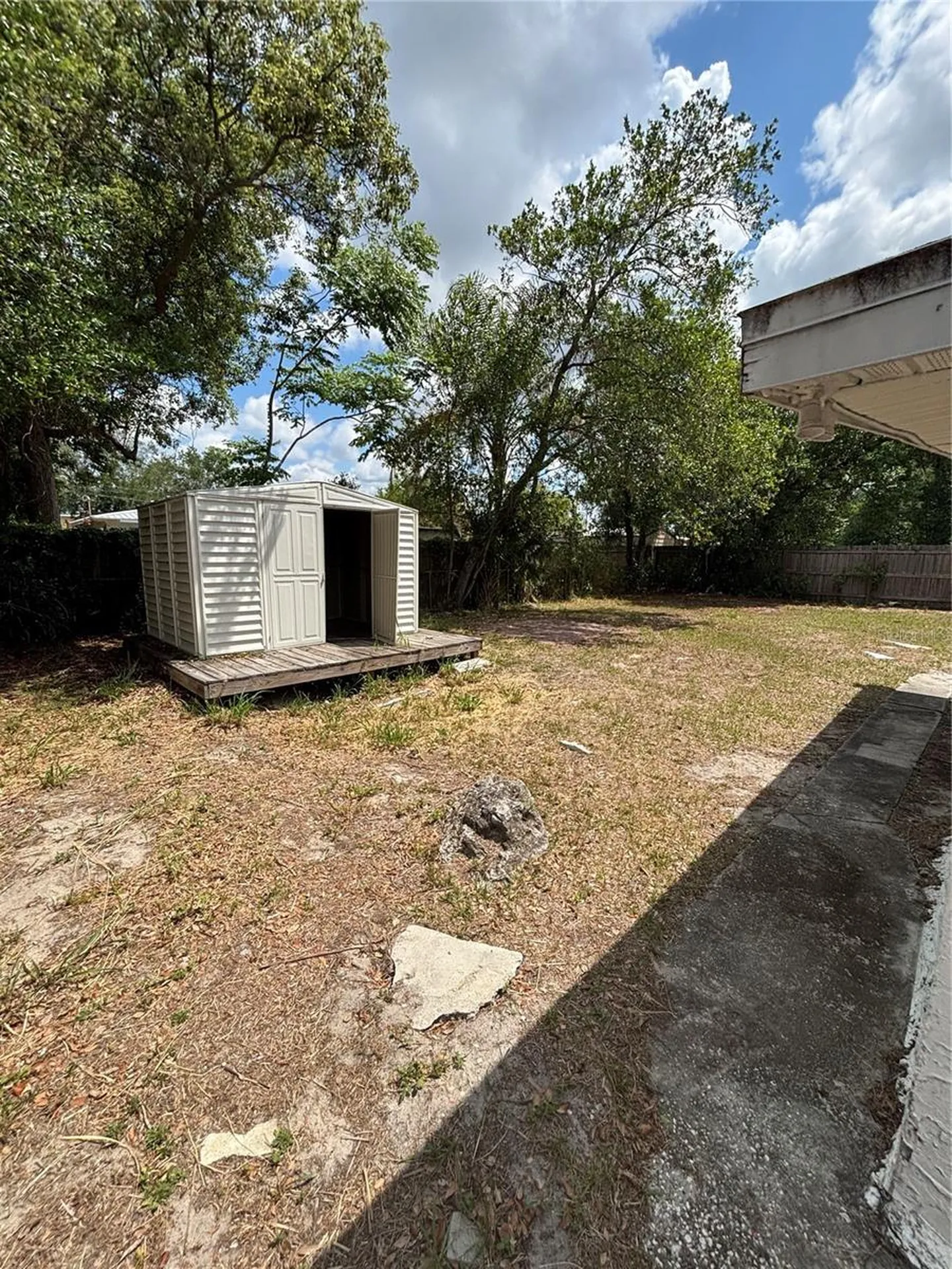 2908 E Howell Street Tampa FL 33610