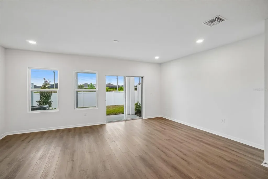 6868 Holcombe Down Drive Zephyrhills FL 33541