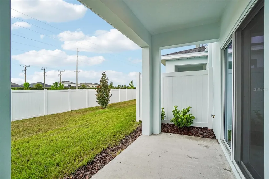 6868 Holcombe Down Drive Zephyrhills FL 33541