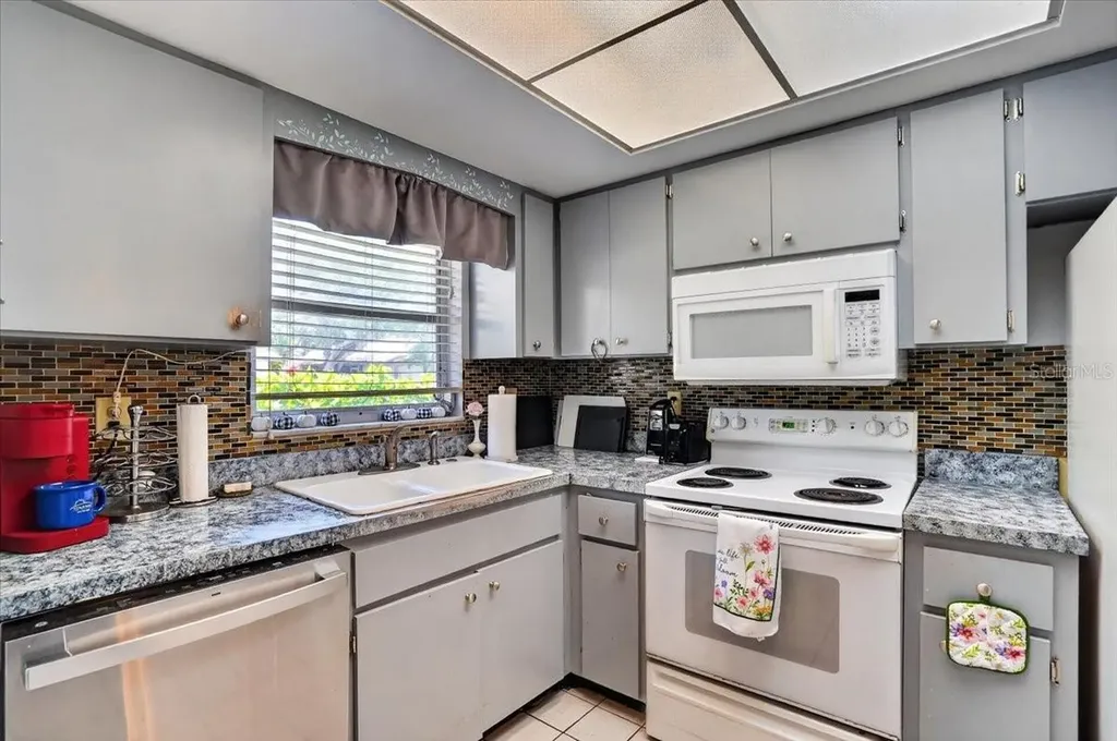 2719 51st Avenue W Bradenton FL 34207