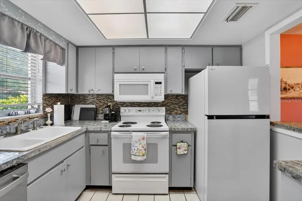 2719 51st Avenue W Bradenton FL 34207