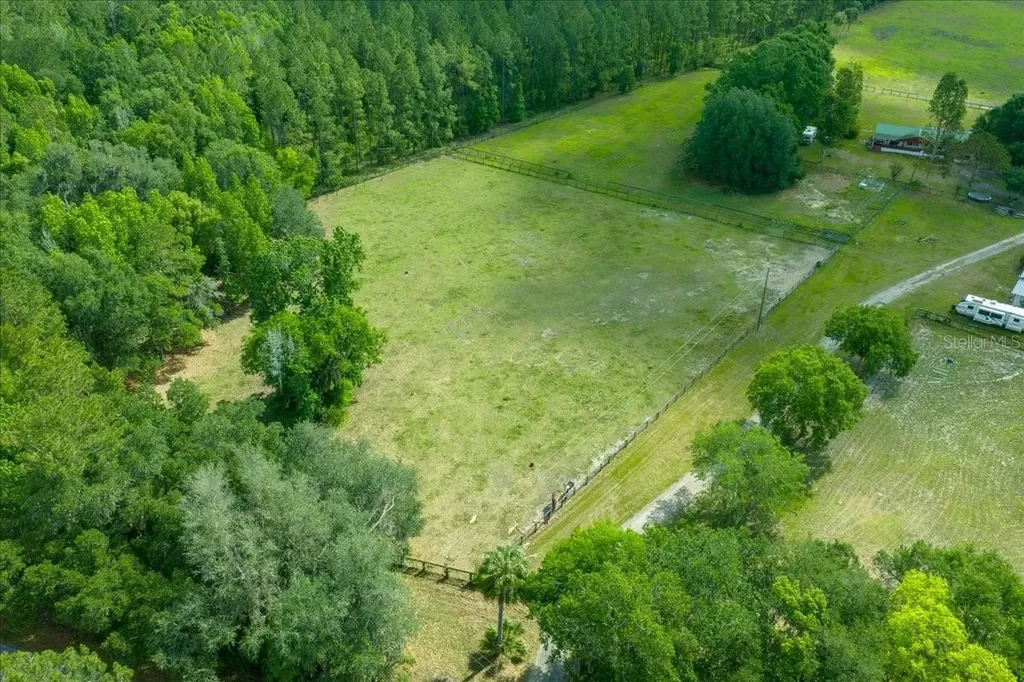 18585 N Highway 329 Reddick FL 32686