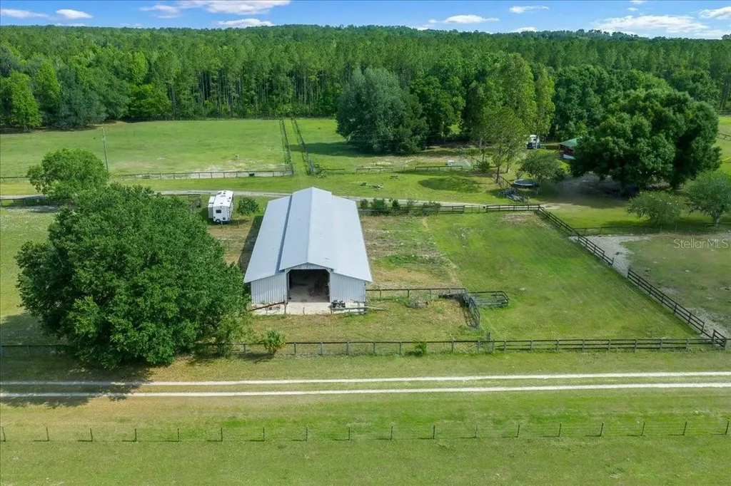 18585 N Highway 329 Reddick FL 32686