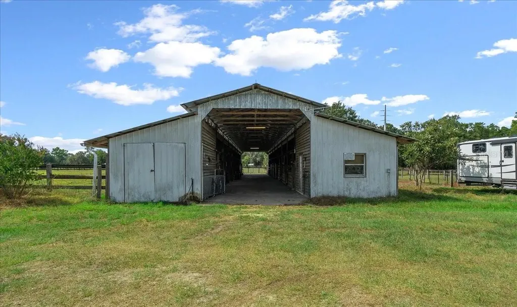 18585 N Highway 329 Reddick FL 32686