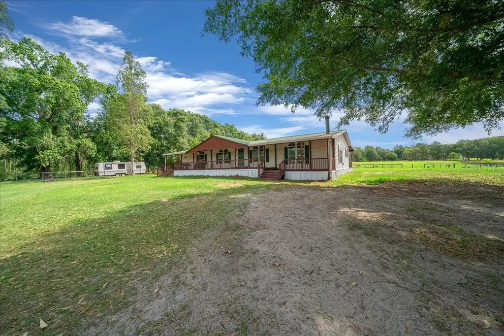 18585 N Highway 329 Reddick FL 32686
