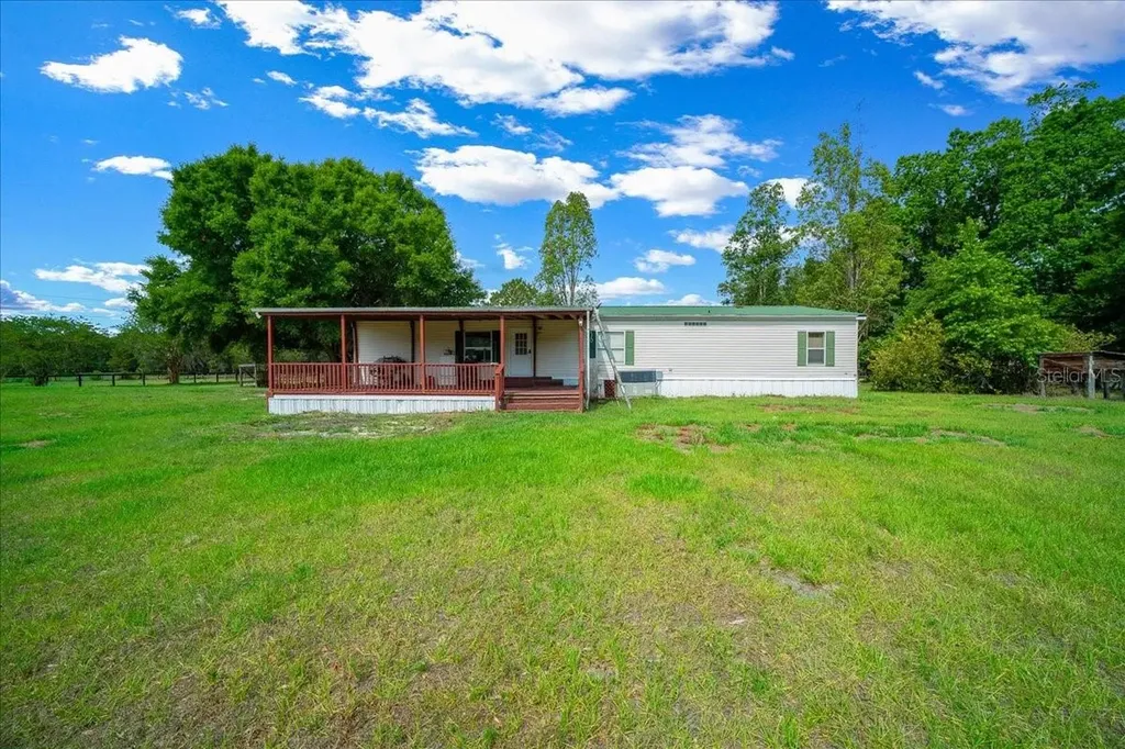 18585 N Highway 329 Reddick FL 32686