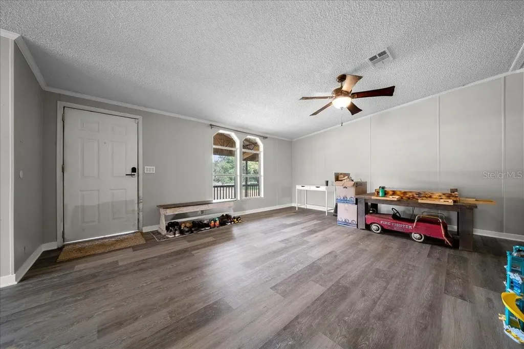 18585 N Highway 329 Reddick FL 32686
