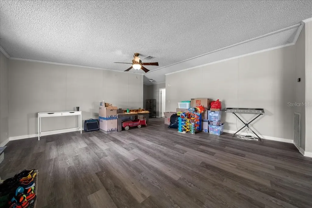 18585 N Highway 329 Reddick FL 32686