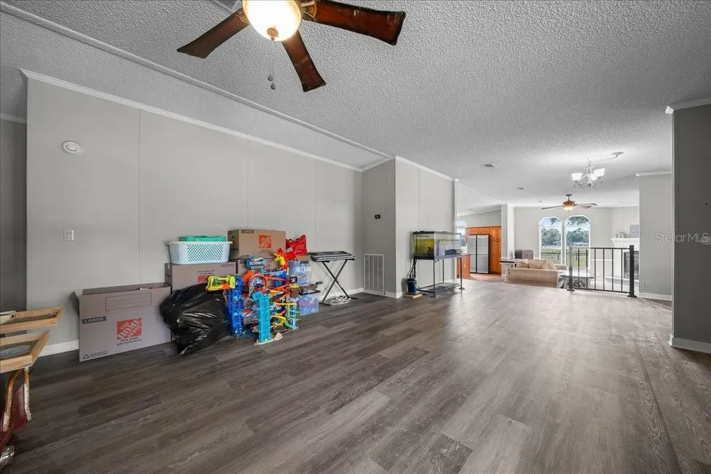 18585 N Highway 329 Reddick FL 32686
