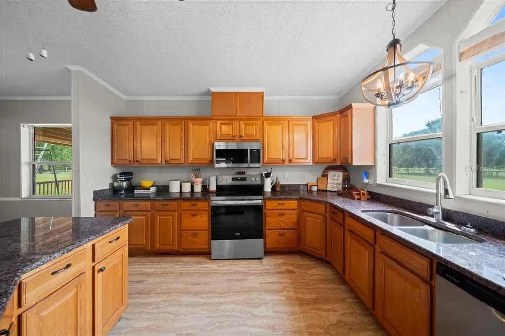 18585 N Highway 329 Reddick FL 32686