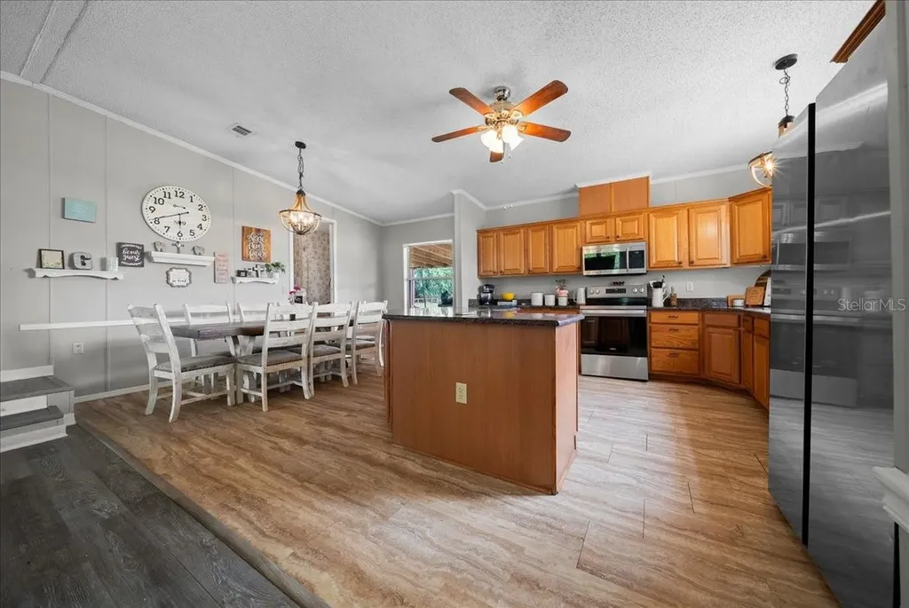 18585 N Highway 329 Reddick FL 32686