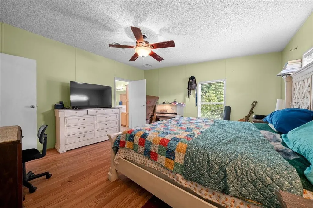 18585 N Highway 329 Reddick FL 32686