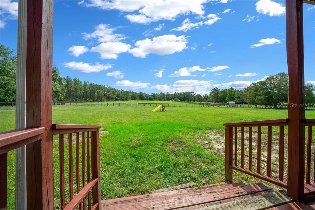 18585 N Highway 329 Reddick FL 32686