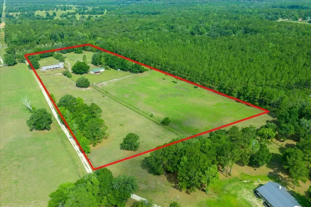 18585 N Highway 329 Reddick FL 32686