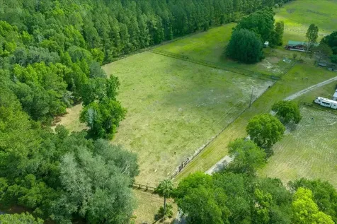 18585 N Highway 329 Reddick FL 32686