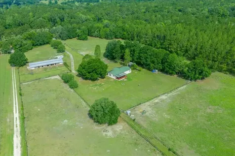 18585 N Highway 329 Reddick FL 32686