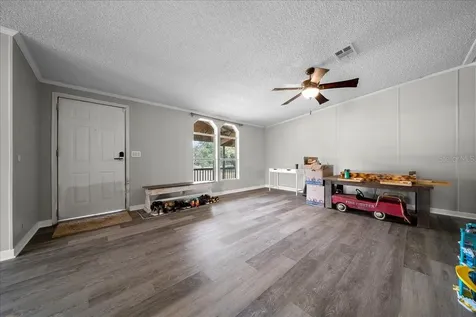 18585 N Highway 329 Reddick FL 32686