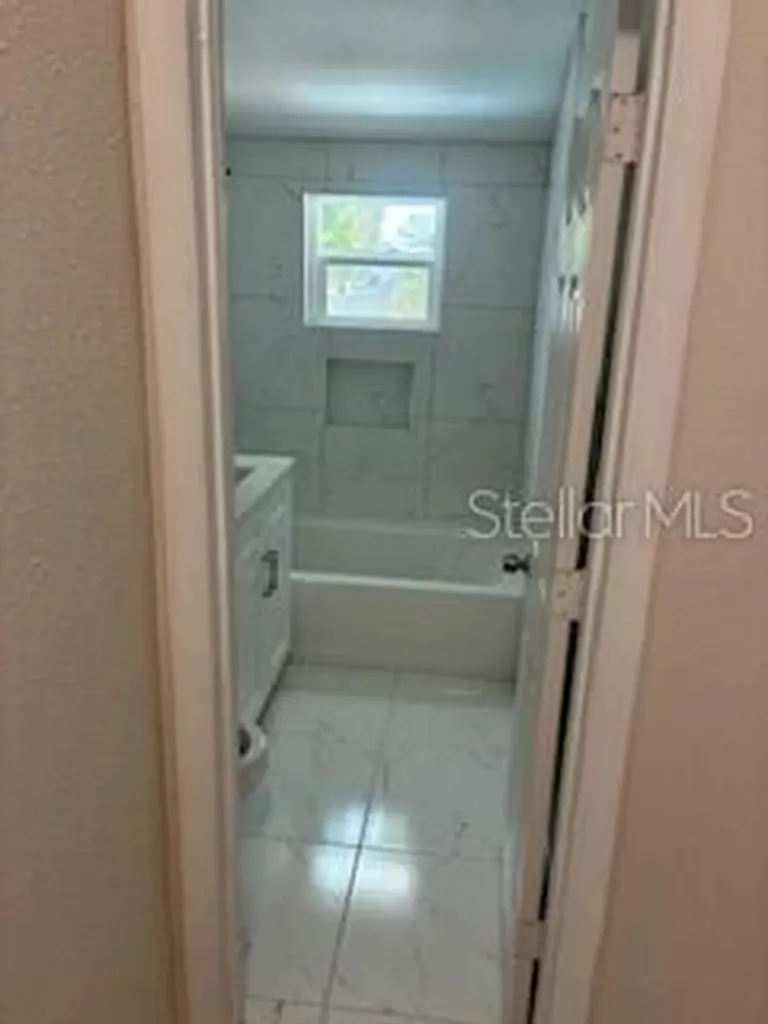 2524 W Chestnut Street Tampa FL 33607