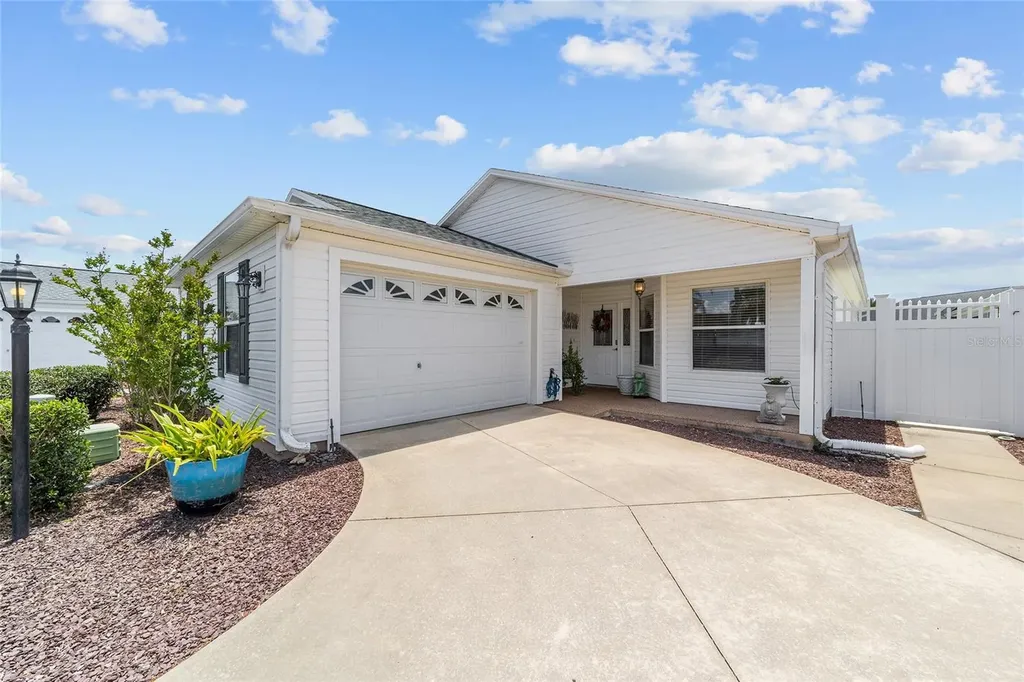 418 Flossmoor Court The Villages FL 32162