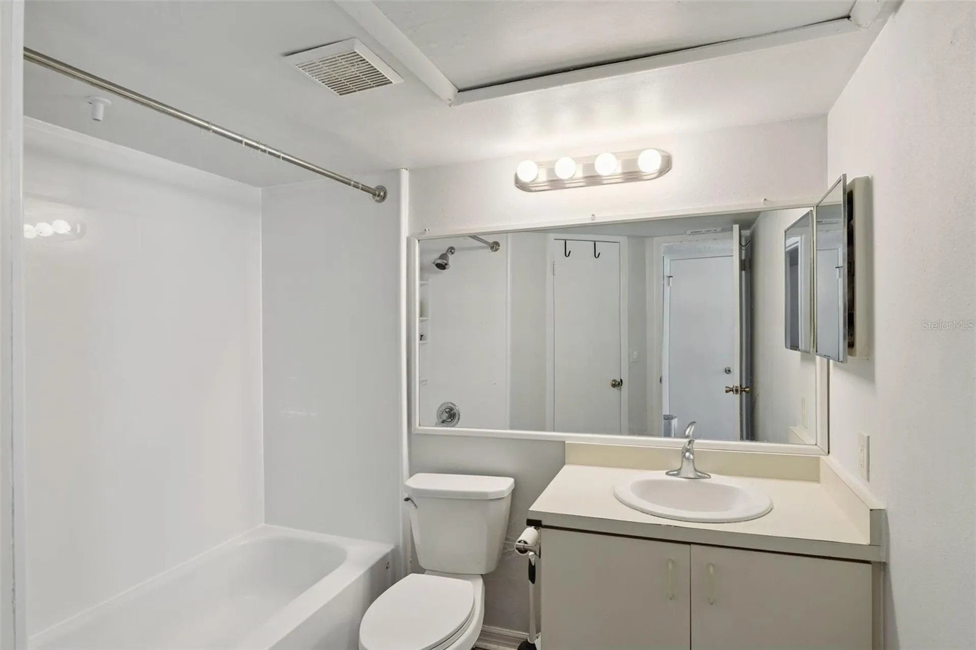 385 Woodside Drive Altamonte Springs FL 32701