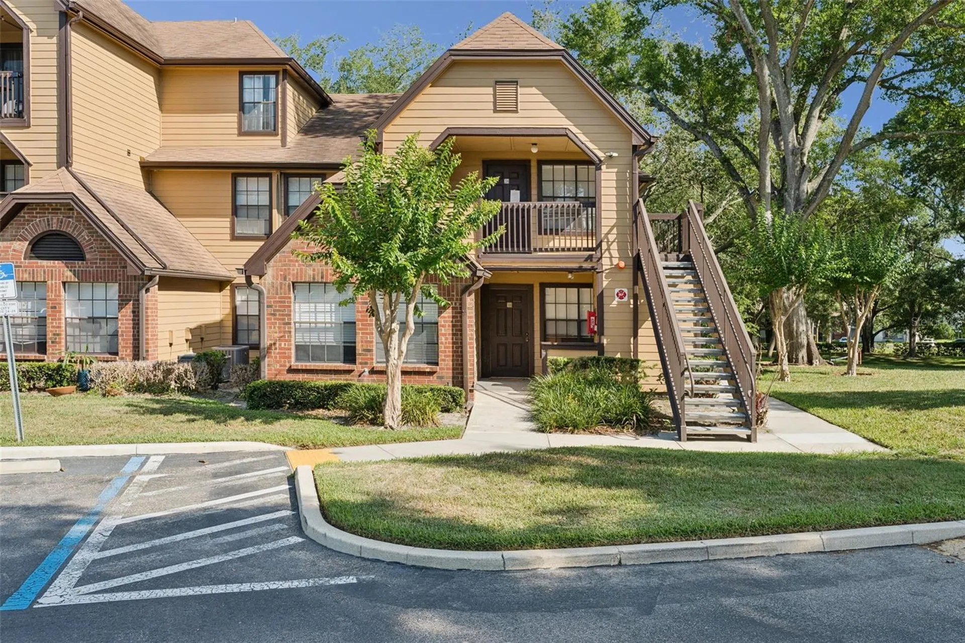 385 Woodside Drive Altamonte Springs FL 32701