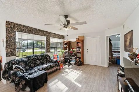 385 Woodside Drive Altamonte Springs FL 32701