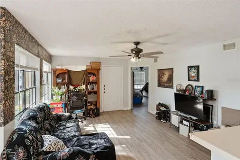 385 Woodside Drive Altamonte Springs FL 32701
