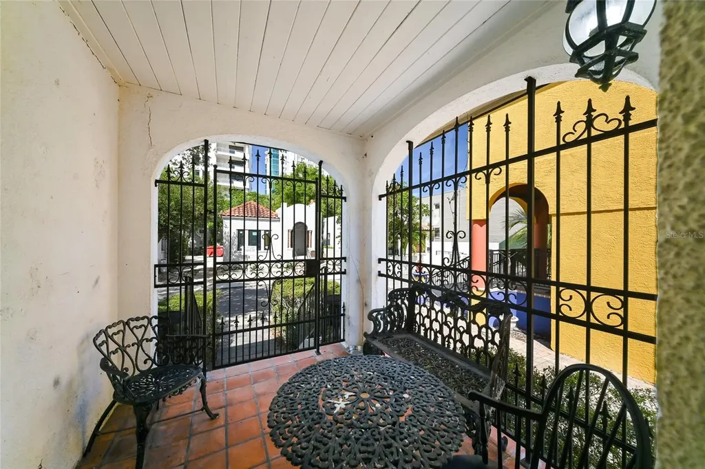 411 Burns Court Sarasota FL 34236