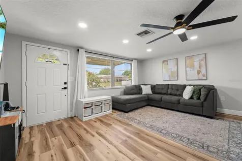 6113 9th Avenue New Port Richey FL 34653