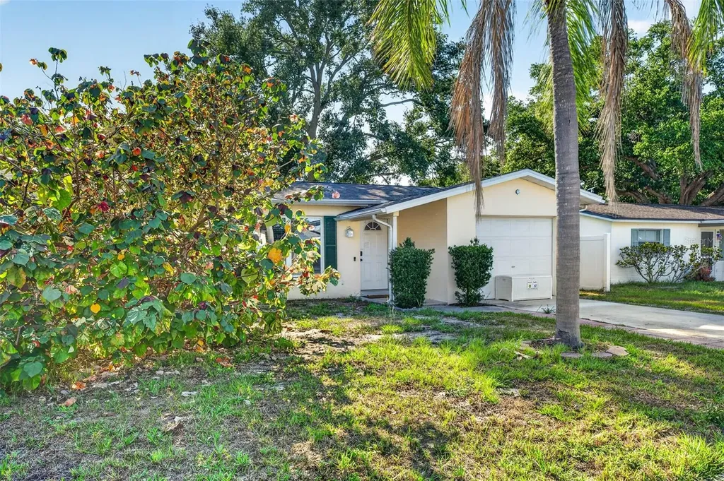 2220 Lauren Drive Largo FL 33774
