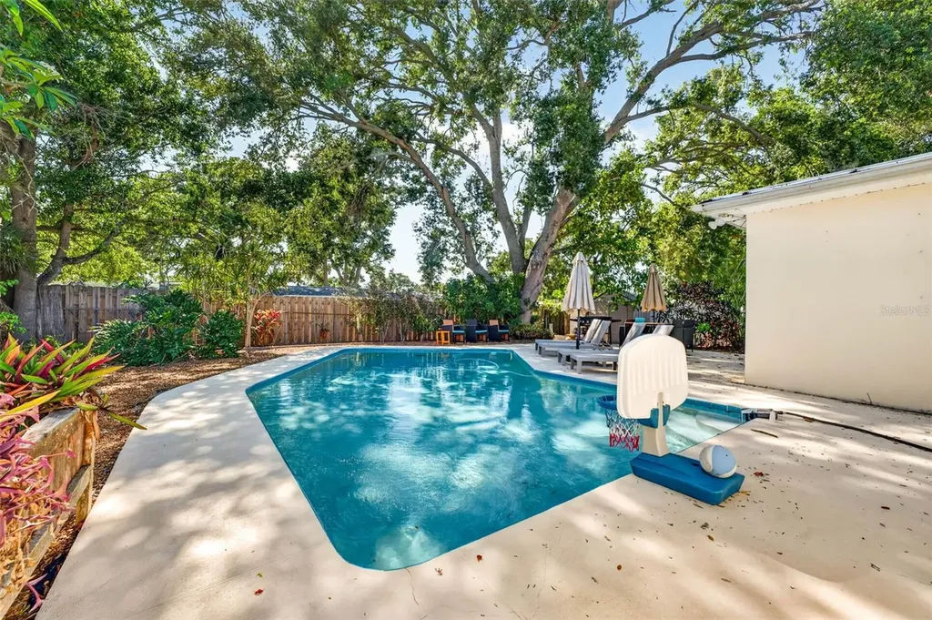 2220 Lauren Drive Largo FL 33774
