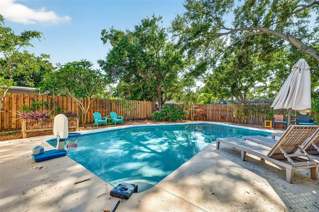 2220 Lauren Drive Largo FL 33774