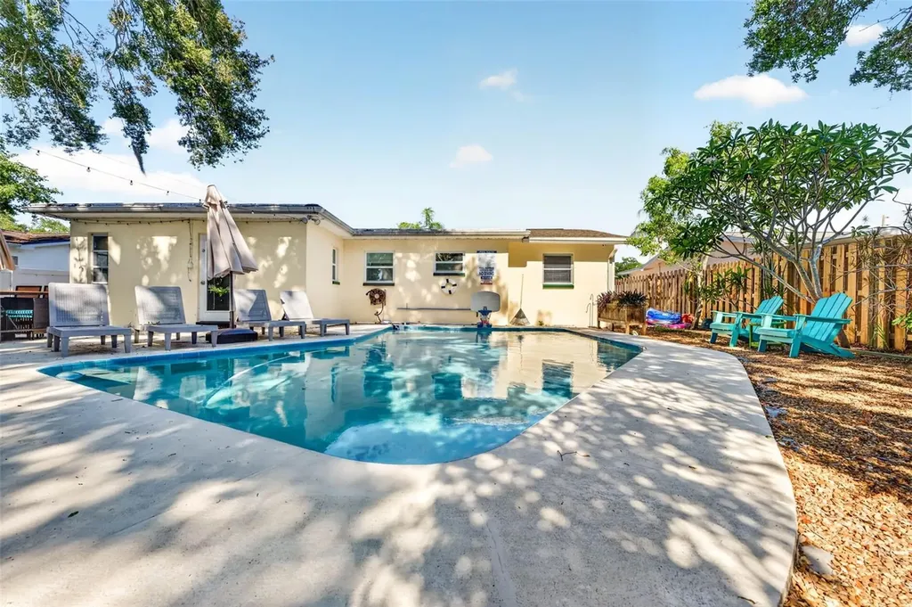 2220 Lauren Drive Largo FL 33774